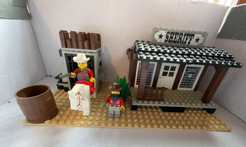 LEGO Western Cowboys Set 6755 - Sheriff`s Lock-Up