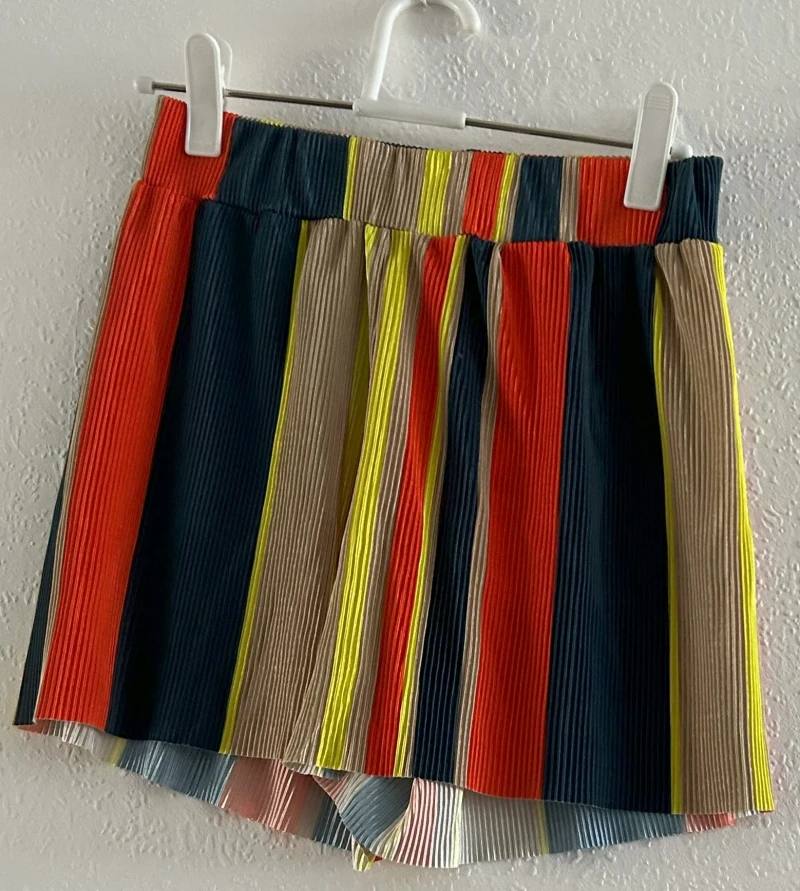 Bunte Hose kurz